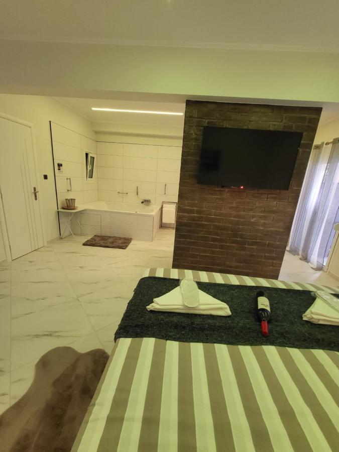 Romantic Deluxe Svite Wise Jacuzzi And Sauna Atenas Exterior foto