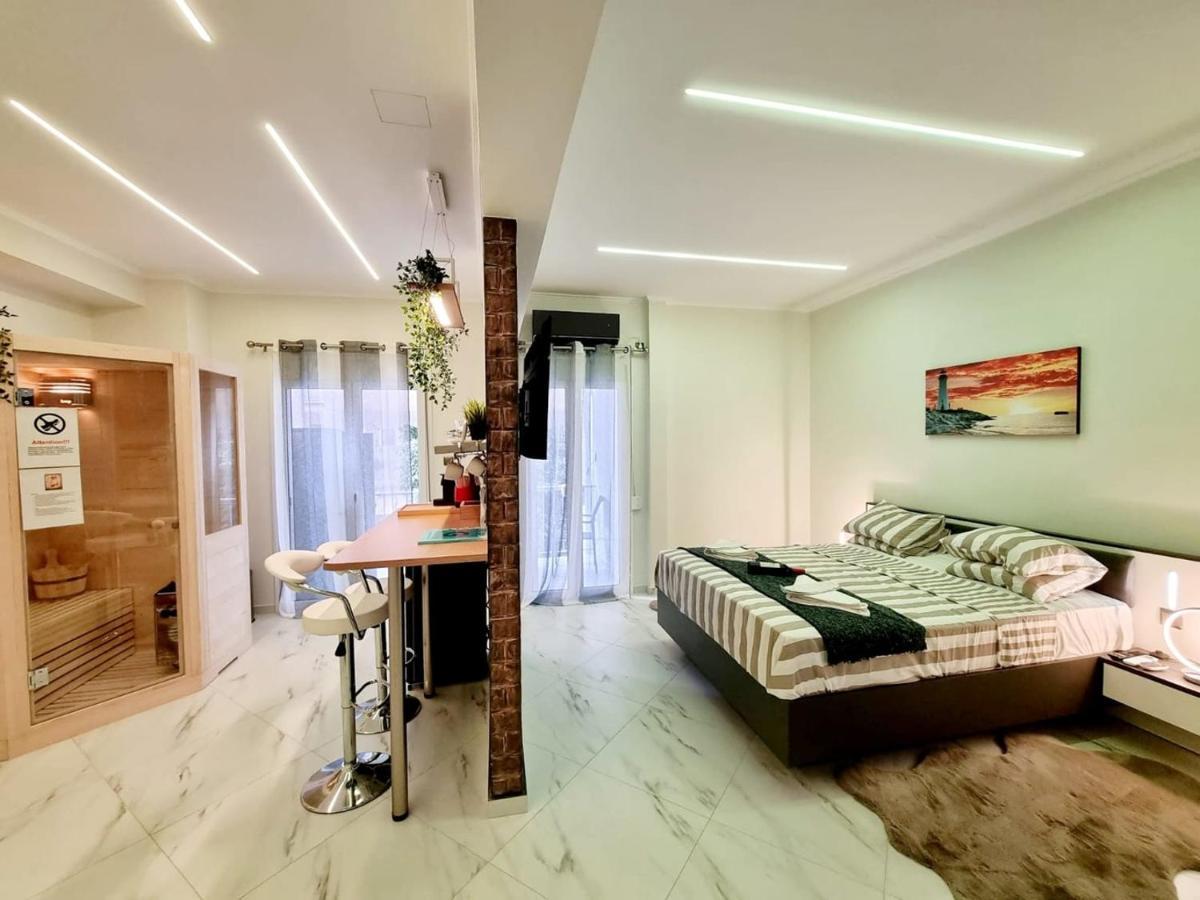 Romantic Deluxe Svite Wise Jacuzzi And Sauna Atenas Exterior foto