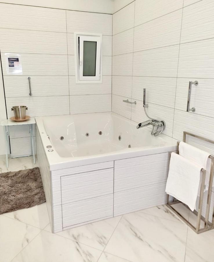 Romantic Deluxe Svite Wise Jacuzzi And Sauna Atenas Exterior foto