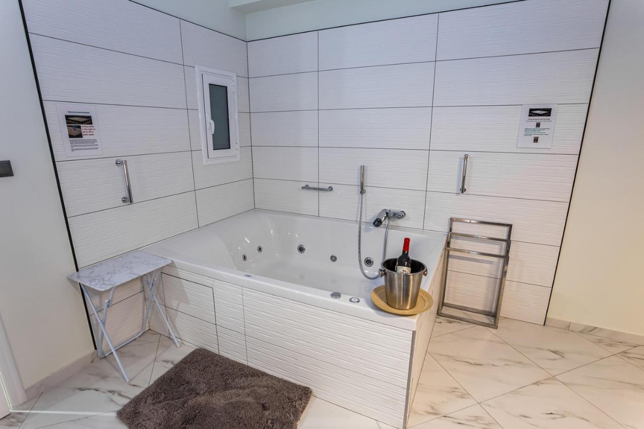 Romantic Deluxe Svite Wise Jacuzzi And Sauna Atenas Exterior foto