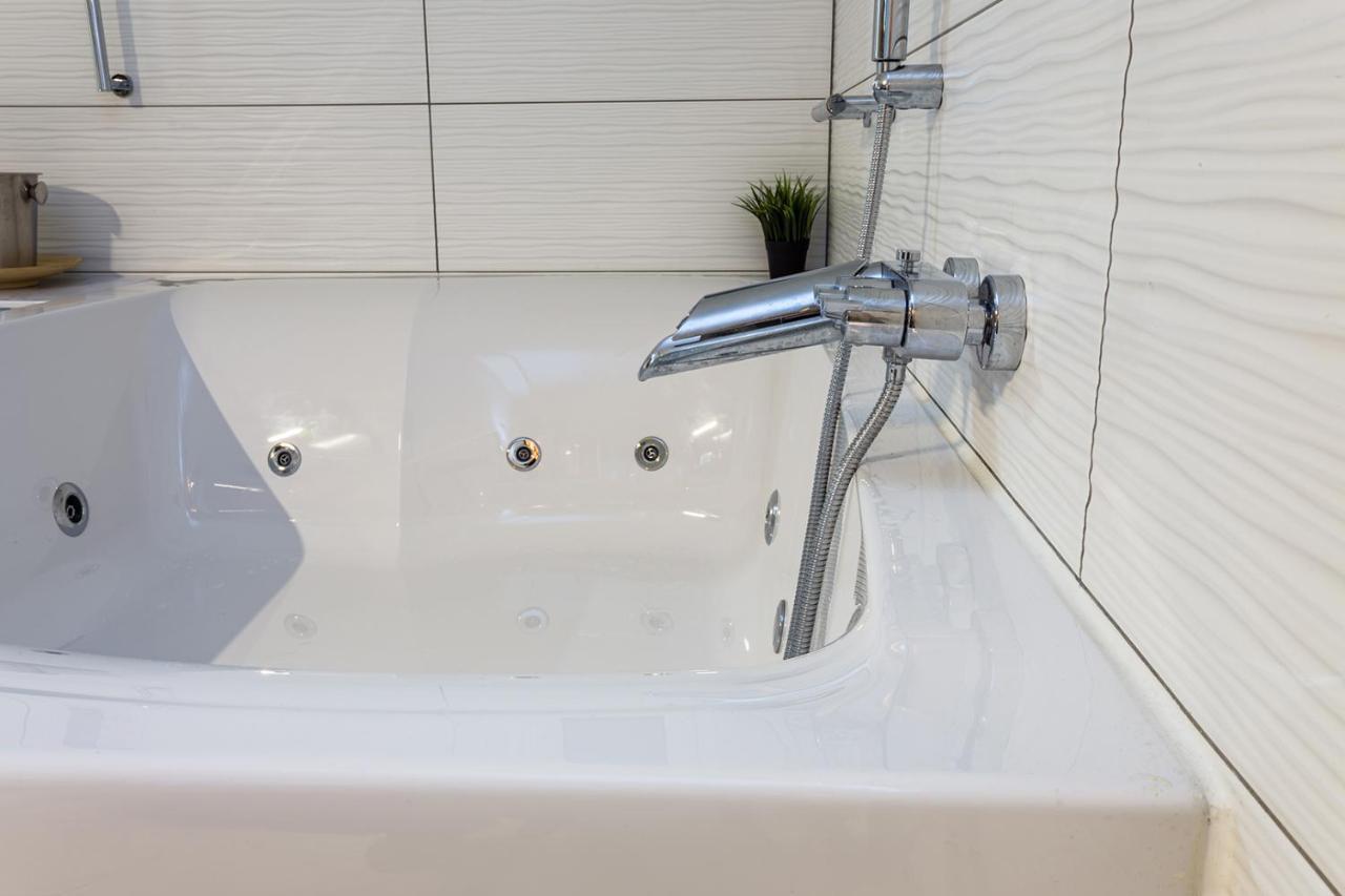 Romantic Deluxe Svite Wise Jacuzzi And Sauna Atenas Exterior foto